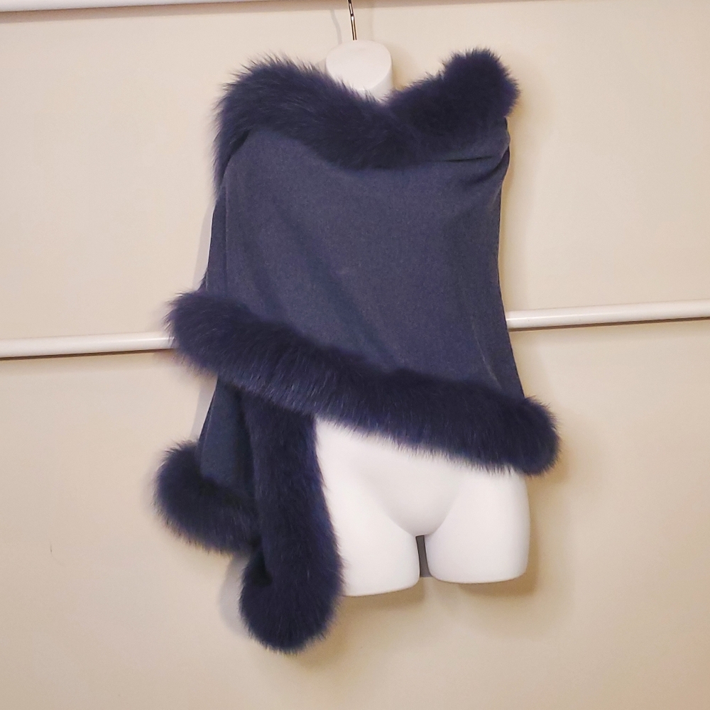 KINROSS 100% cashmere with fox fur trim wrap.
